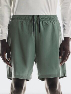 On Running 7" Core Green Shorts in Medium